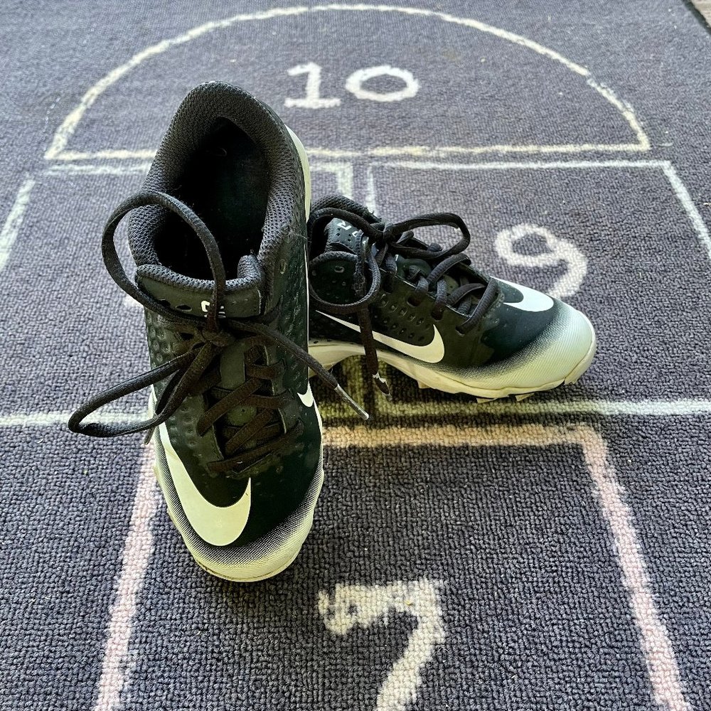 Nike Vapor Ultrafly 2 Keystone Kid’s Black AV0710-001 Baseball Cleats Size 1.5